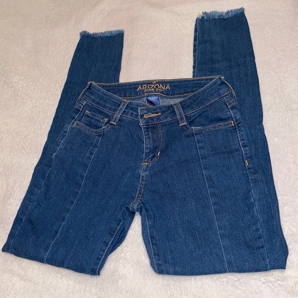 Juniors jeans by Arizona Jeans Company